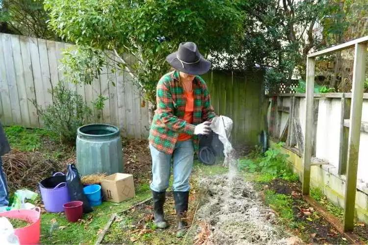 How to Apply Wood Ash on Grass